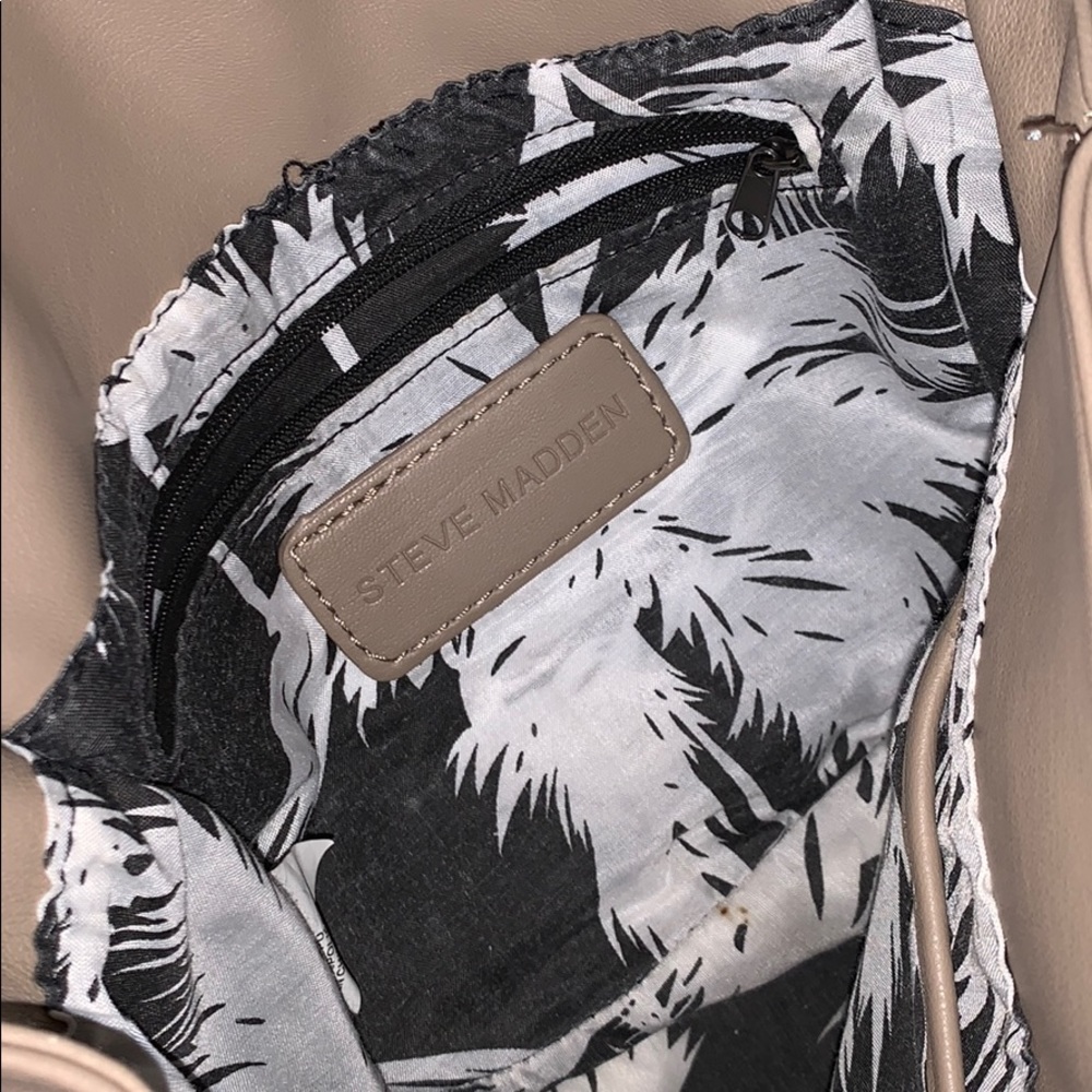 Steve Madden Crossbody Bag - Picture 2 of 3